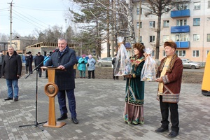 Сегодня в Мысках торжественно открыли парк «Вокзальный».
