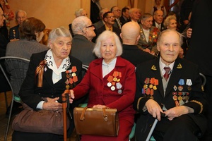 К 74-й годовщине Победы ветераны Великой Отечественной войны получат премию в размере 5 тыс. рублей.