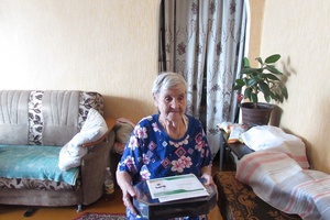 Сегодня долгожительнице из Мысков Екатерине Мошкиной исполнилось 90 лет.