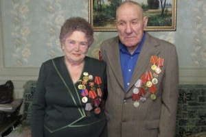 Сегодня поздравления с 90-летием принимает ветеран труда Василий Лапин.