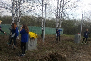 В поселках Подобас и Чувашка (город Мыски) сегодня благоустраивали сельские Мемориалы воинам, погибшим в годы Великой Отечественной войны.