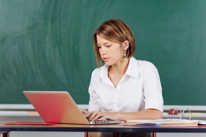 Для организации дистанционного обучения школьников в Мысках приобрели 64 ноутбука.