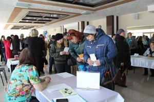 Порядка 600 мысковчан посетили сегодня ярмарку вакансий.