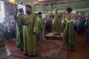 Епископ Новокузнецкий и Таштагольский Владимир возглавил торжественное богослужение в храме Серафима Саровского.