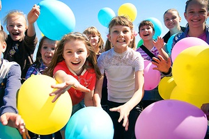 Детско-развлекательная программа подготовлена учреждениями культуры Мысков к Дню знаний.