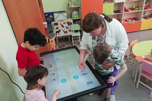 В Мысковском доме-интернате для детей с ограничениями по здоровью реализуется проект «Учимся общаться».