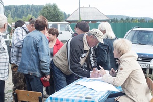 В минувшее воскресенье, 2 сентября, в поселках Тоз и Тутуяс прошло досрочное голосование на выборах губернатора Кемеровской области, а также депутатов областного и городского Советов народных депутатов.