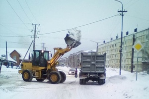 На сегодняшний день в Мысках с улиц и дворов вывезено более 32 тысяч кубометров снега.