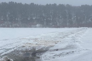 В Мысках (п.Бородино) ликвидирована ледовая переправа через реку Томь.