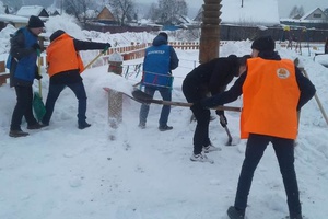 Спортивно-игровая площадка «Кызыл Чар» очищена от снега.