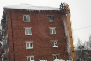 Памятка по безопасности при сходе снега с крыш зданий.