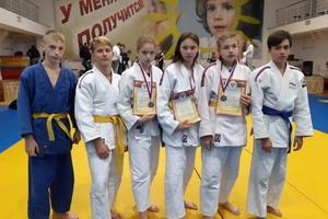 Юные мысковские спортсмены стали призерами открытого турнира Анжеро-Судженска по борьбе дзюдо.