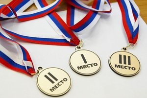 Екатерина Хаджиева из Мысков завоевала «золото» в соревнованиях по тяжелой атлетике VIII летней спартакиады учащихся России.