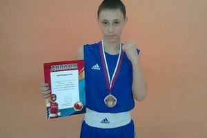 На Первенстве Междуреченска по боксу среди юношей 14-15 лет победил мысковчанин.