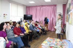 В Центральной городской библиотеке Мысков состоялось открытие краеведческой выставки рисунков детей с ограниченными возможностями здоровья «Кузнецкие истории».