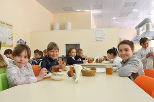 По поручению Сергея Цивилева в Кузбассе летом модернизируют 10 школьных столовых.