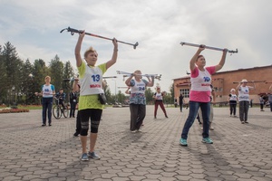 В парке «Юбилейный» прошел фестиваль спорта и здоровья «Скандинавская ходьба для всех».