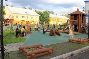 До конца недели детские площадки Мысков должны быть приведены в порядок и проверены на безопасность.