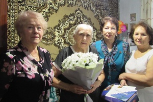Ветеран труда Валентина Липатьева отмечает 90-летний юбилей.