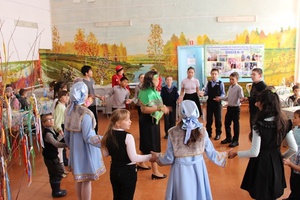 В школе №10 поселка Бородино отметили праздник - Международный день родного языка.