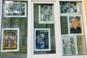 В детской библиотеке города Мыски оформлена выставка в окне «С Днем шахтера, Кузбасс!».