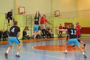 В угольной компании «Южный Кузбасс» состоялся турнир по волейболу среди работников подразделений компании.
