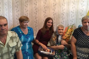 Сегодня ветерану Елене Алябьевой из Мысков исполнилось 95 лет.