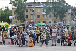 Жители микрорайона ГРЭС отметили День России.