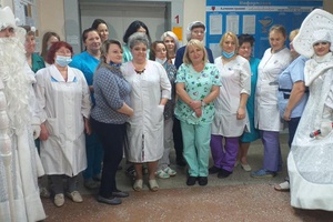 Творческая бригада Городского центра культуры поздравила работников Мысковской городской больницы на их рабочих местах с Новым годом.