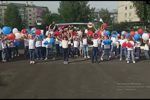 В преддверии Дня Государственного флага Российской Федерации воспитанники детского сада № 21 «Рощица» приняли участие в флэшмобе.