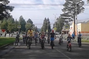 В Мысках более 30 человек приняли участие в велопробеге, посвященном Дню шахтера.