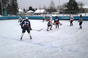 К середине декабря любители хоккея получат в свое распоряжение новую хоккейную коробку на спорткомплексе «Энергетик».
