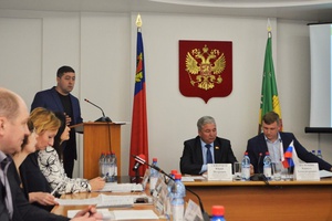 На региональном совещании в администрации Новокузнецка обсуждалось формирование комплексной системы обращения с отходами в Кузбассе.