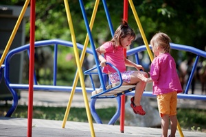 В Кузбассе вновь откроют детские площадки, кафе и рестораны возобновят обслуживание в помещениях.