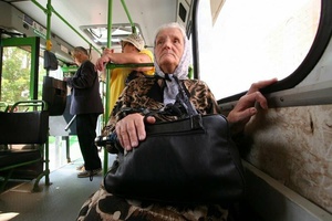 По решению губернатора Сергея Цивилева кузбасские пенсионеры снова смогут бесплатно ездить в общественном транспорте.