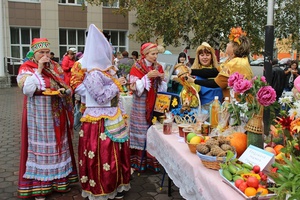 Впервые на площади Торжеств прошел городской конкурс «Праздник урожая».