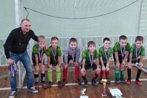 Мысковские футболисты из команды «Энергия» заняли второе место в открытом турнире по мини-футболу среди детей на призы Деда Мороза.