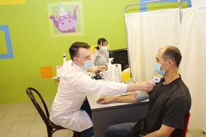 Более 100 тысяч кузбассовцев вакцинировались от коронавируса.