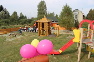Обновленная детская площадка появилась в п.Бородино.