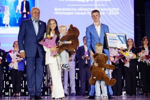 Сергей Цивилев поздравил участников Всекузбасского слета с предстоящим Днем молодежи.