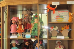 В Центральной детской библиотеке Мысков открылась выставка детских работ творческого объединения «Печки-лавочки».