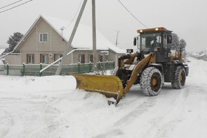 Сегодня на уборку снега с городских улиц и дворов в Мысках вышло 28 единиц специализированной техники.