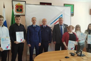 Сегодня Евгений Тимофеев вручил жилищные сертификаты детям-сиротам.