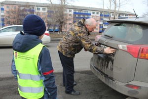 Юные инспекторы дорожного движения приняли участие в акции «Чистый госномер – это норма».
