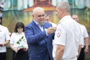 Сергей Цивилев поздравил ветеранов и сотрудников органов внутренних дел с 305-летием российской полиции.