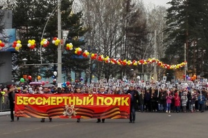 9 мая «Бессмертный полк» прошел по центральной улице Мысков.