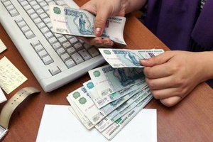 Аман Тулеев объявил о повышении заработной платы нескольким категориям бюджетников и увеличении МРОТ в Кузбассе.