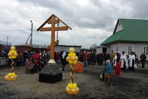 Сегодня в Мысках торжественно открыли поклонный крест в память о жертвах политических репрессий.