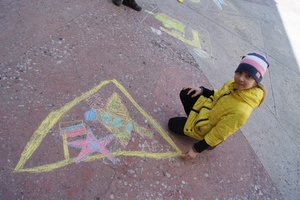 «Дети рисуют мир!». Так назывался конкурс рисунков на асфальте, который прошел 2 мая на площади ДК им.Горького.