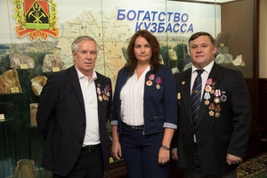 Ветеран спорта, заслуженный мастер спорта СССР по тяжелой атлетике Виктор Солодов награжден медалью Кемеровской области.